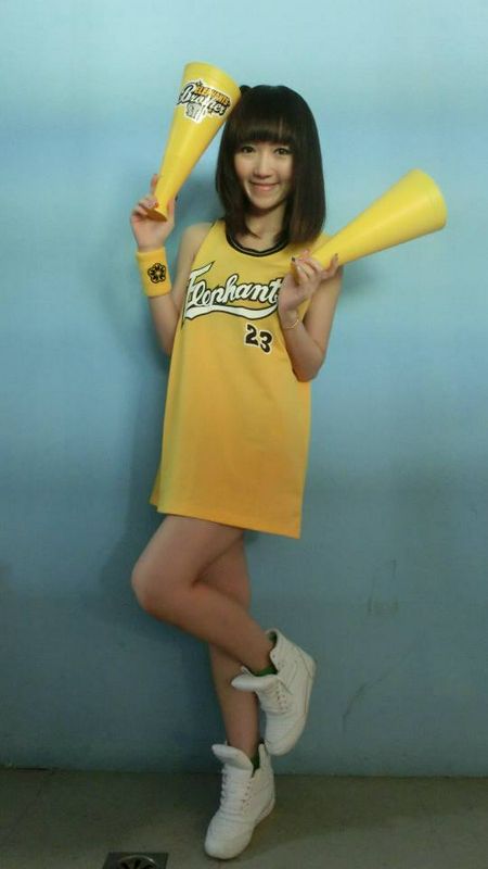 棒球場上的啦啦隊正妹尤咪Yumi