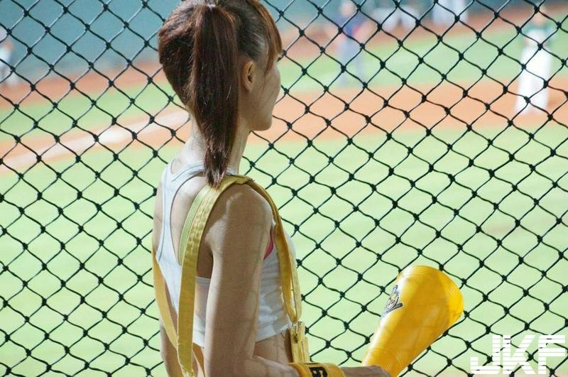 棒球場上的啦啦隊正妹尤咪Yumi