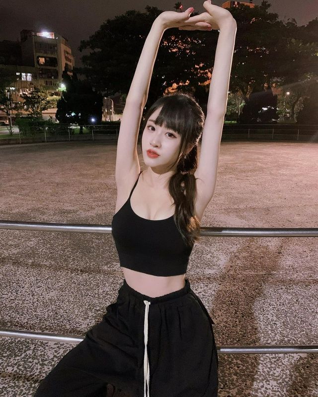 陳0雙電眼與纖細美腿讓人迷戀