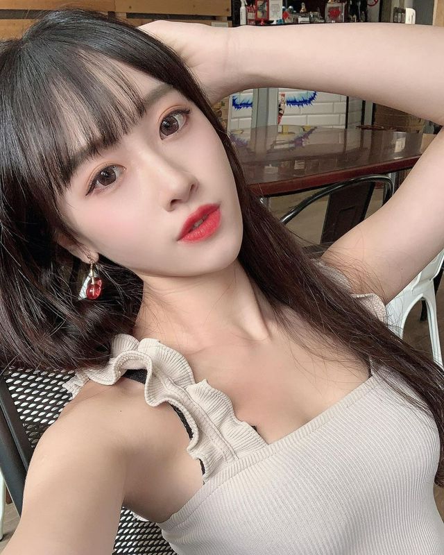 陳0雙電眼與纖細美腿讓人迷戀