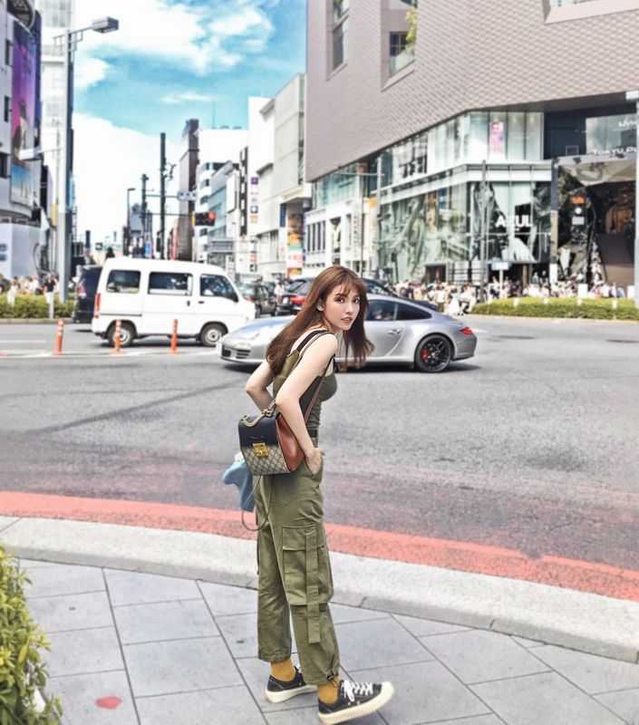 極致頂規身材讓人喜愛...超甜笑容看了秒淪陷GINAHELLO