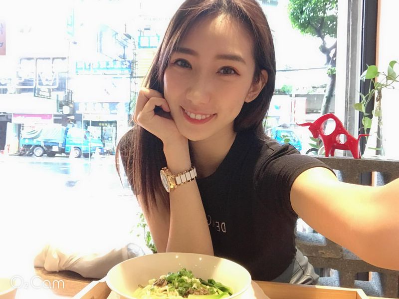 清新正妹林檸檬居然是愛搞怪女孩