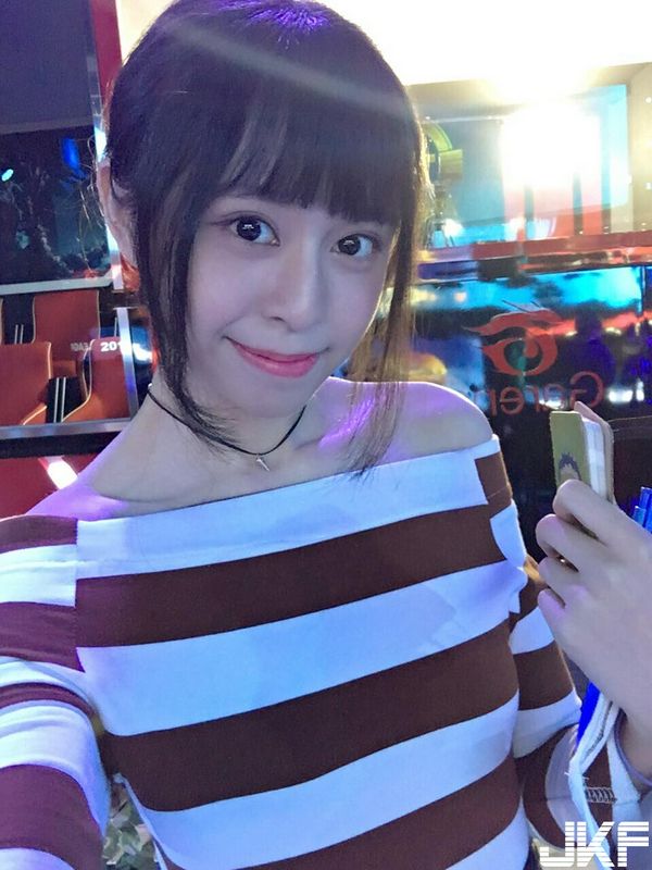水瓶女Rami瑞咪超可愛水手服萌翻網(wǎng)友