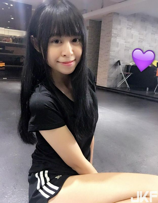 水瓶女Rami瑞咪超可愛水手服萌翻網(wǎng)友