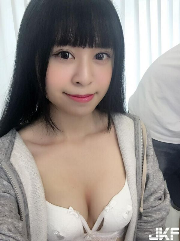 水瓶女Rami瑞咪超可愛水手服萌翻網(wǎng)友