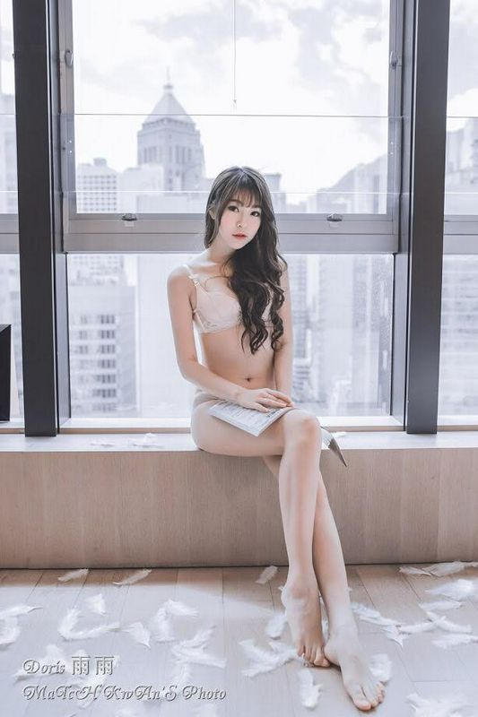 長腿睡美人蔡雨雨102公分的美腿私房照