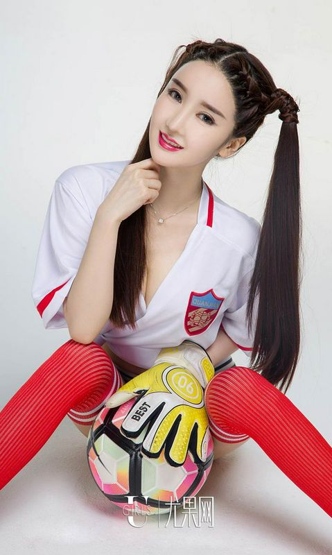足球寶貝夏美首秀中超聯(lián)賽一球成名