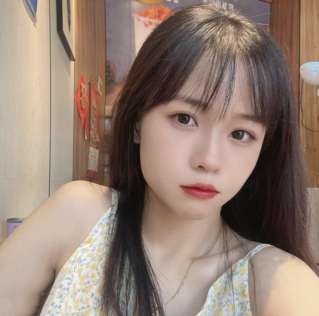 分享一些稚嫩美女裸照給大家養眼