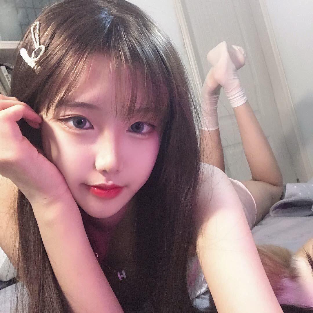 分享一些稚嫩美女裸照給大家養眼