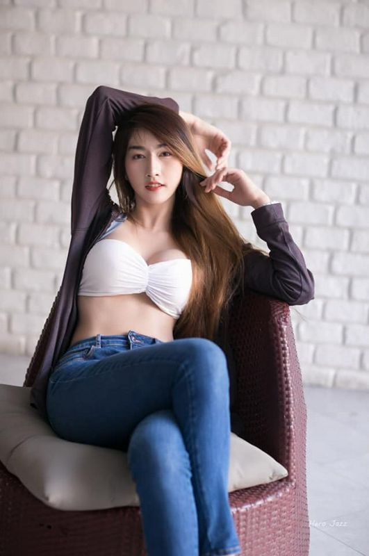 長發正妹胸前一塊布，渾圓飽滿整個炸出！