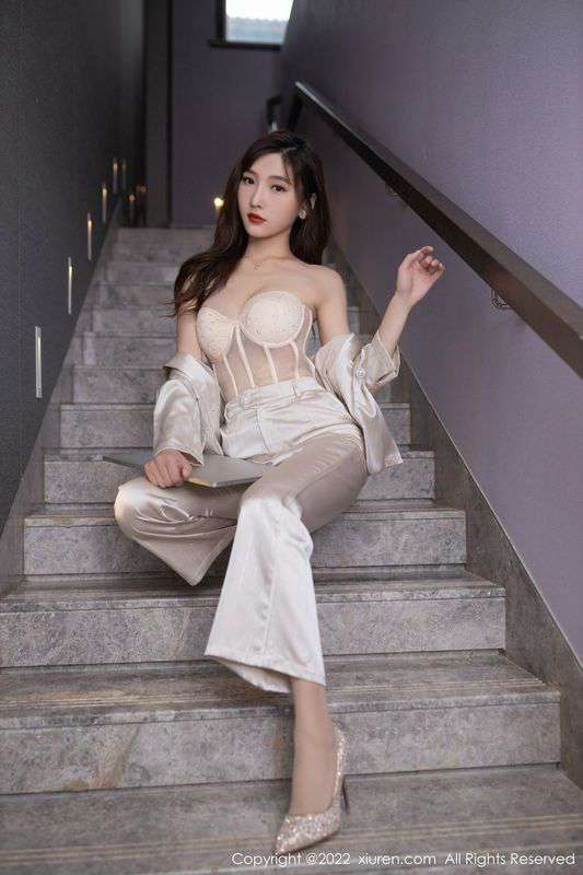【圖文】福利裙下雪白的大腿-處女-老師的吊帶