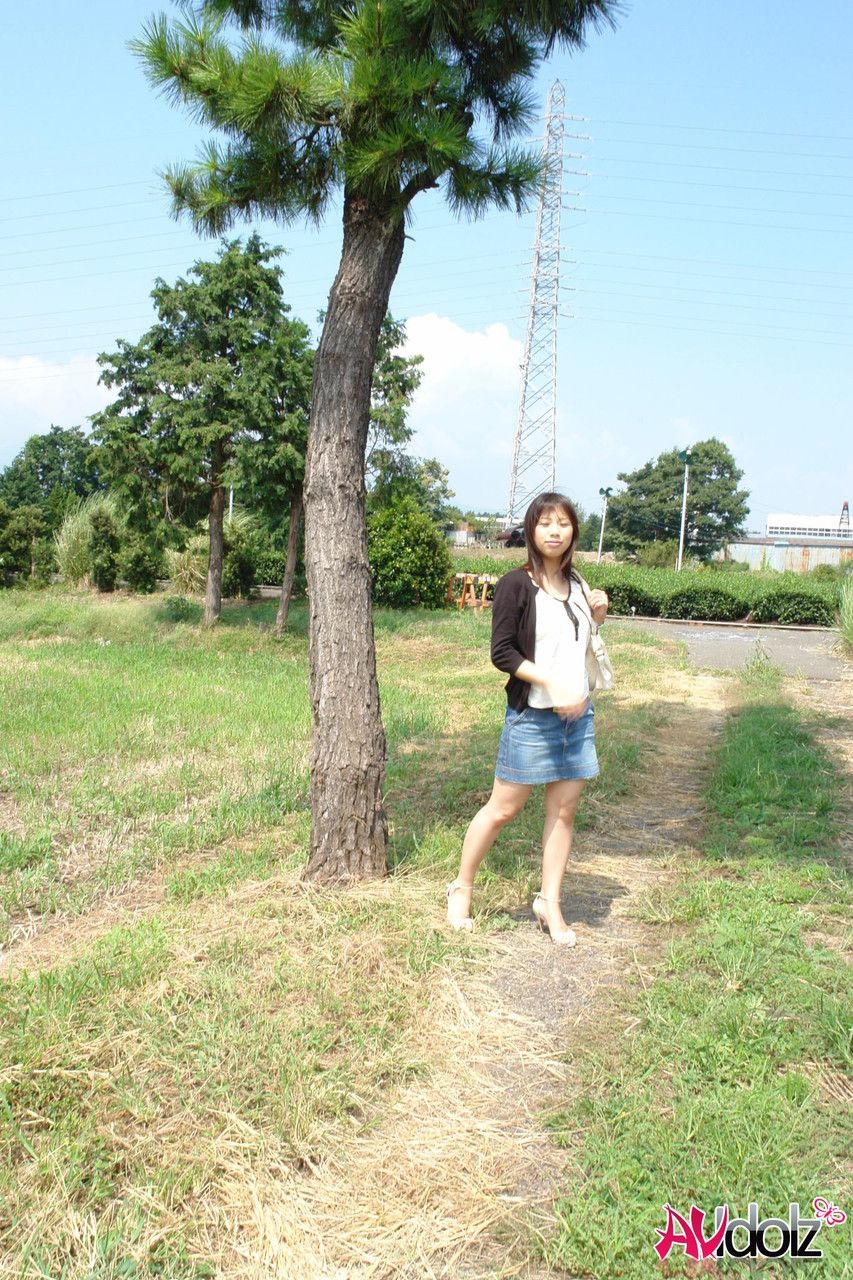 村里有個姑娘在扒逼