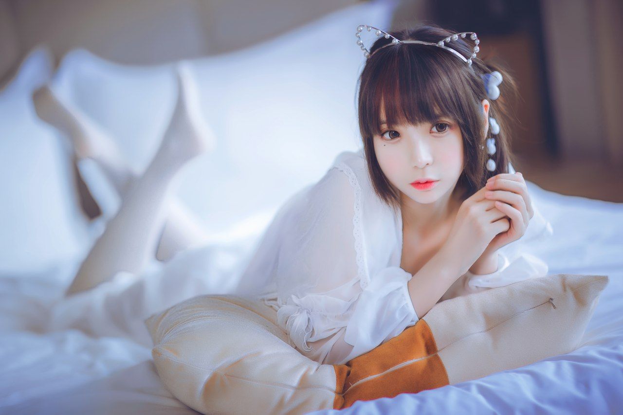 白色高筒襪的小姐姐