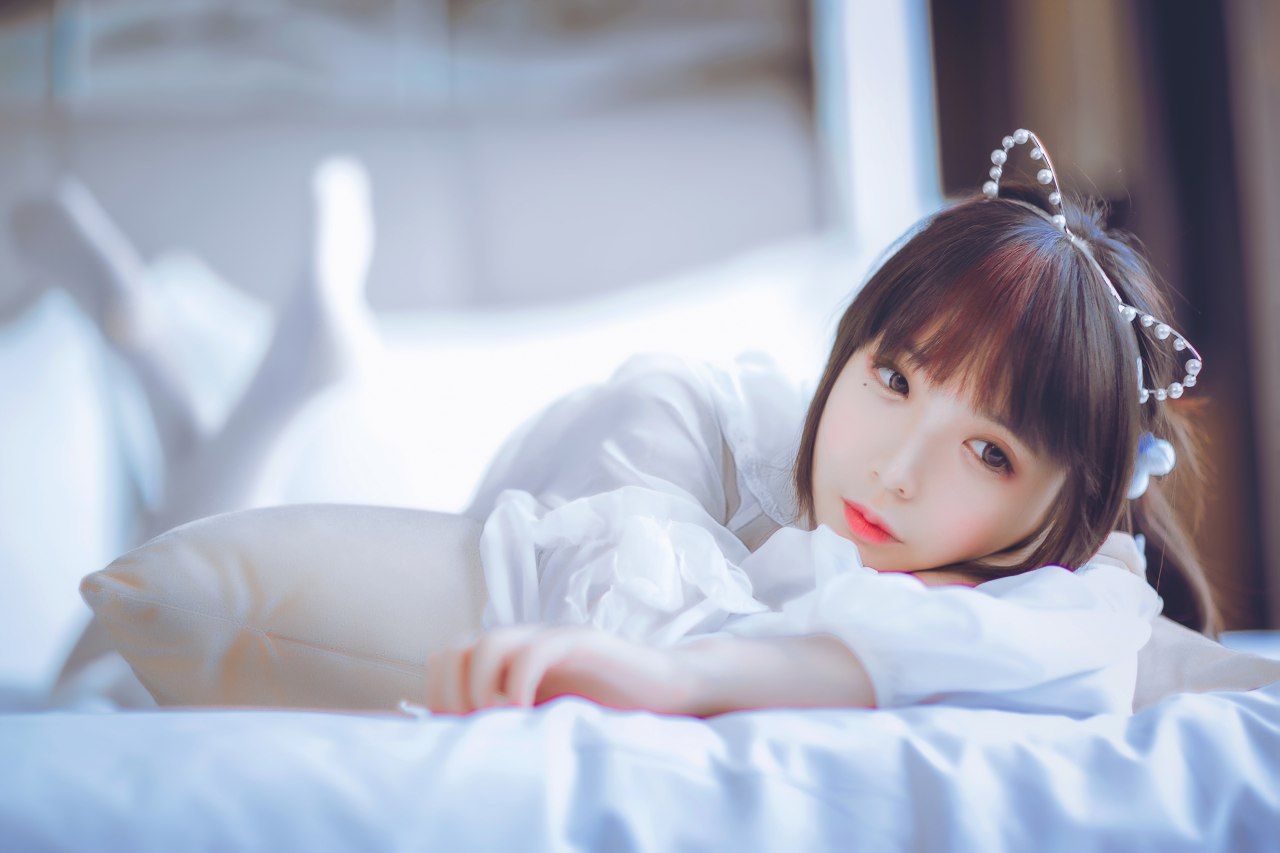 白色高筒襪的小姐姐