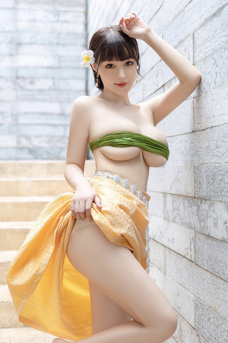 性感女神朱可兒巨乳蹦出深溝
