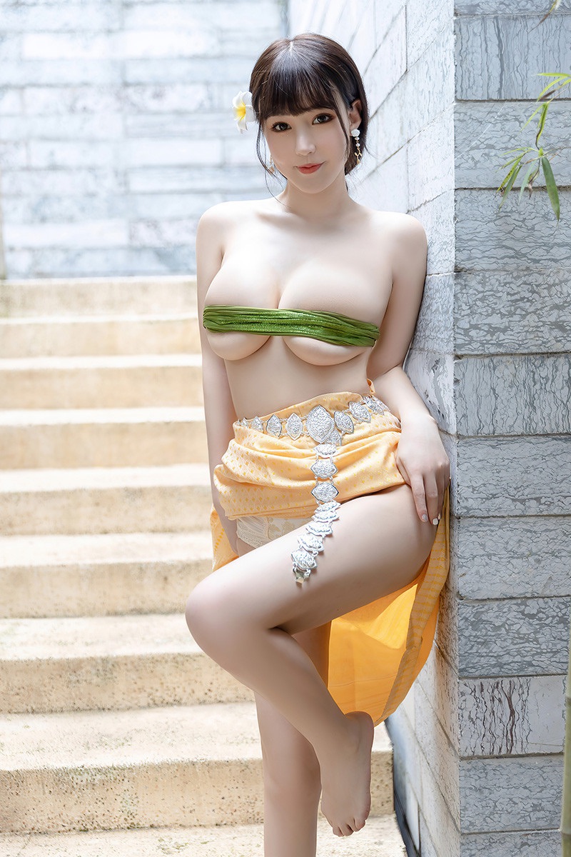 性感女神朱可兒巨乳蹦出深溝