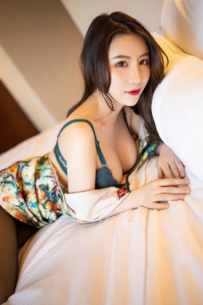 窈窕苗條玉女緋月櫻旗袍黑絲誘惑挑逗惹人興奮
