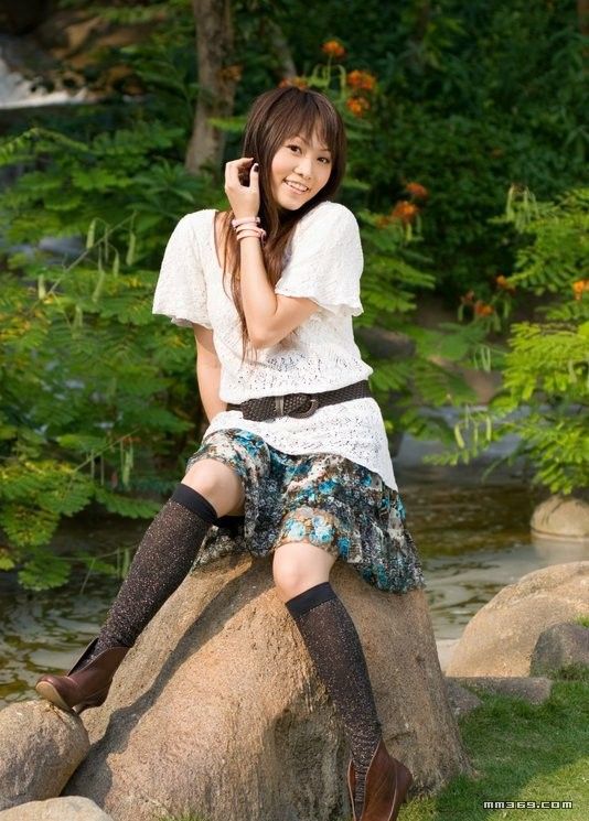 清純美女公園寫真