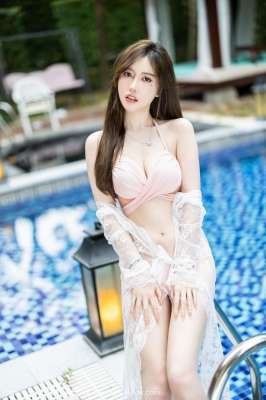 美桃醬珠三角旅拍泳池性感粉色比基尼秀完美身材絕美寫真
