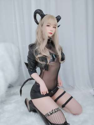 皮衣小惡魔