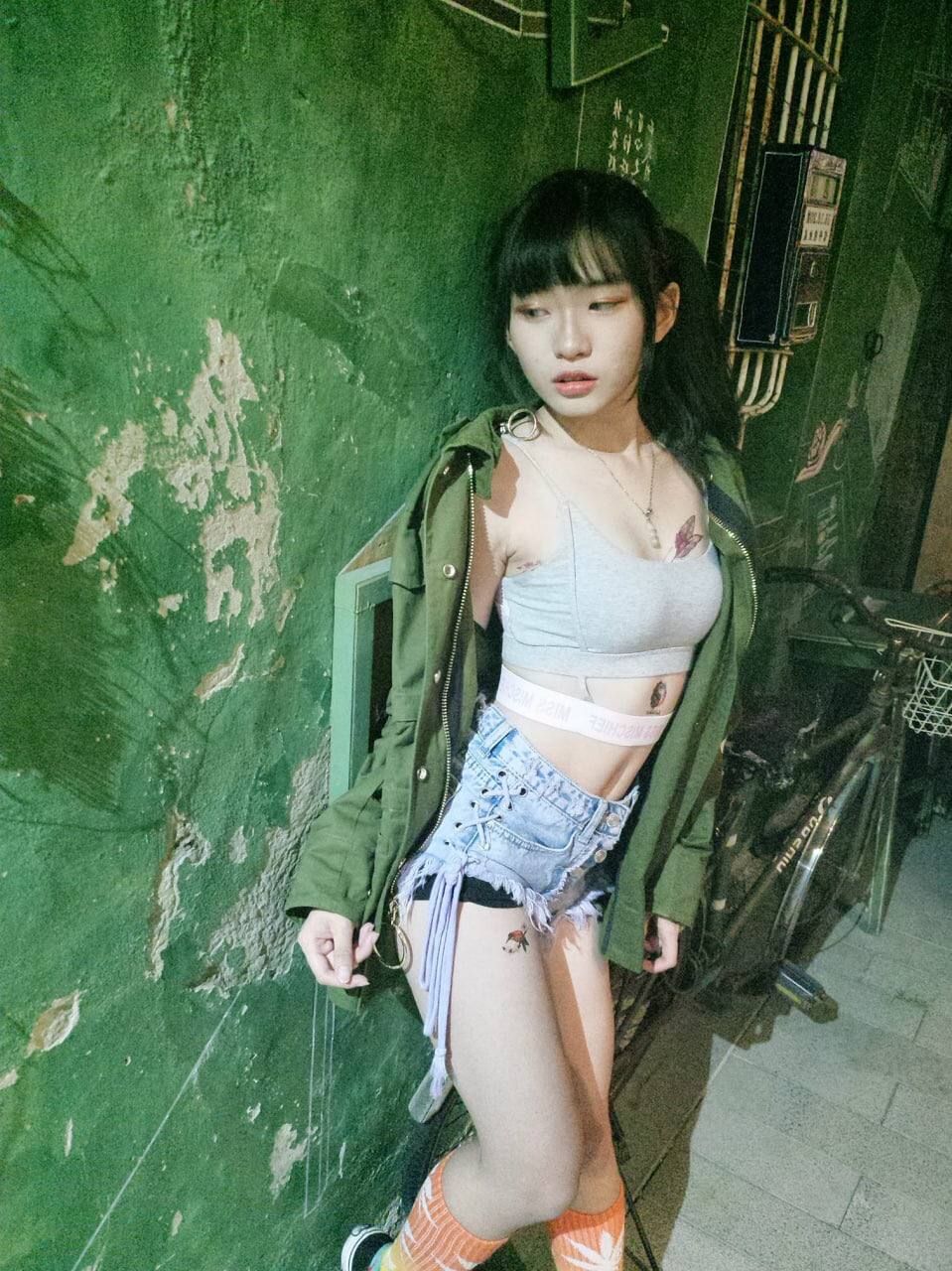 來一波露點又露臉的