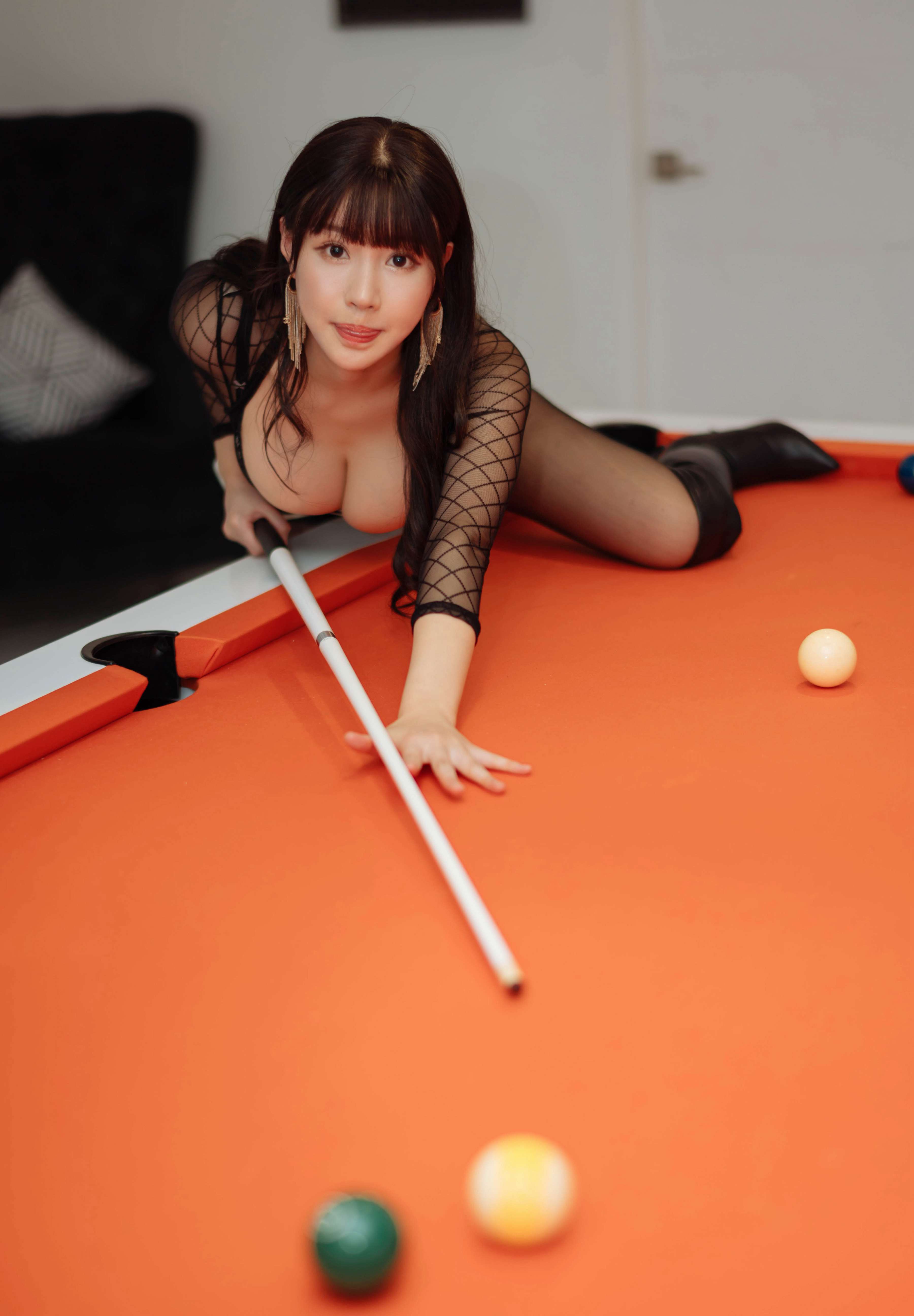 奪命肉欲妹子性感包臀裙擋不住的豐滿