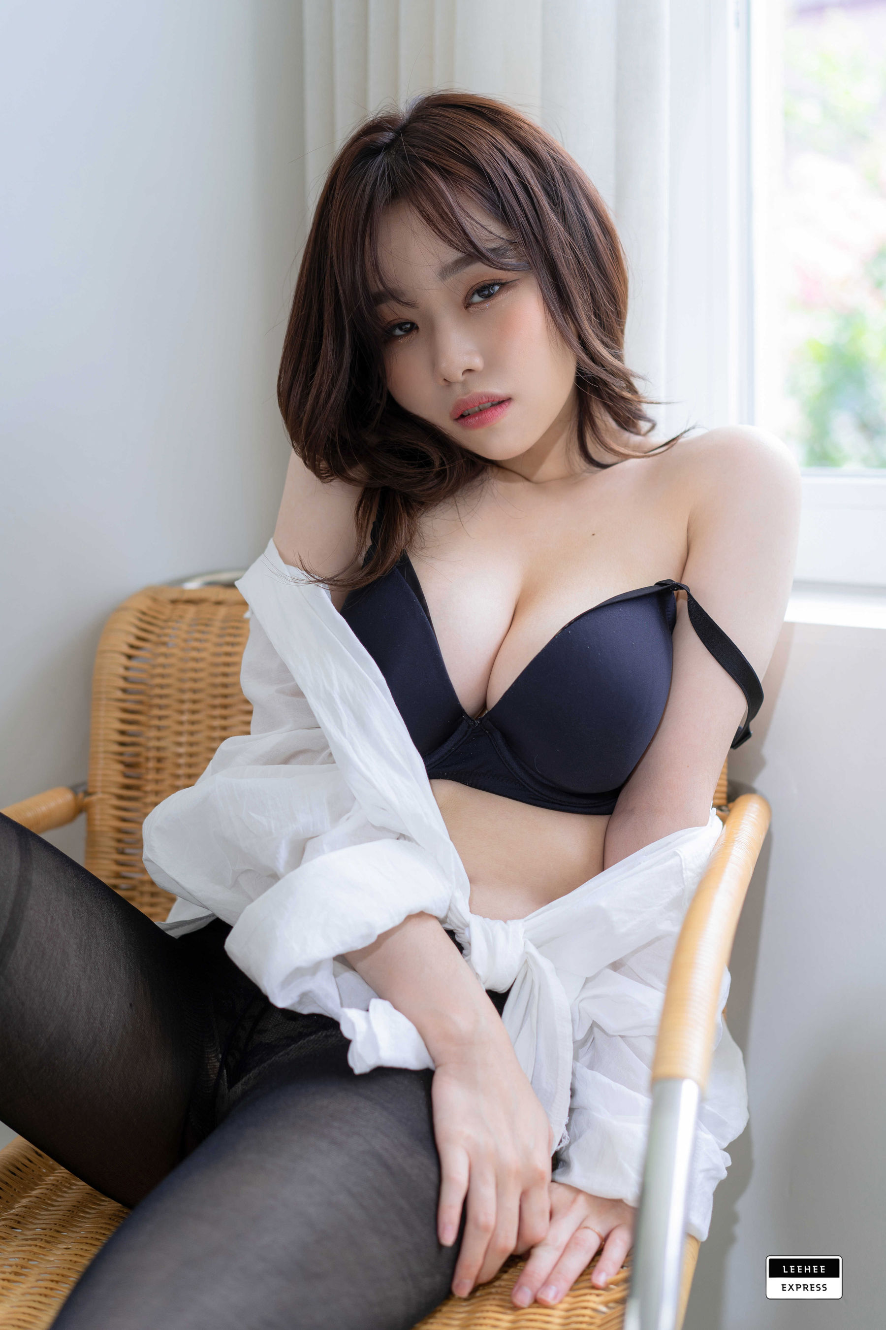 T恤加黑絲