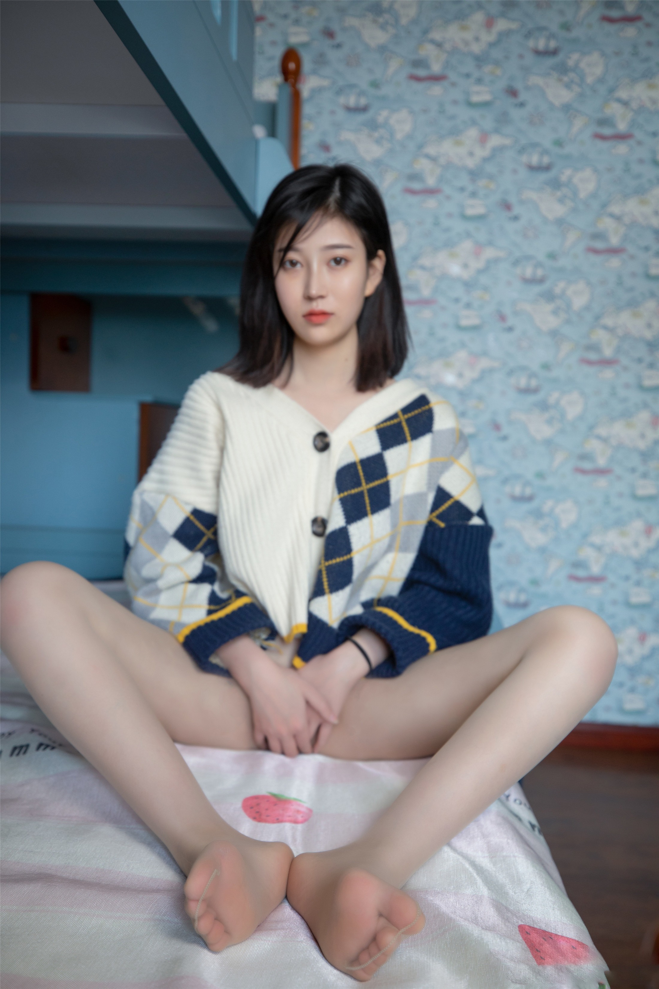 性感牛仔褲美女 白皙緊致的皮膚