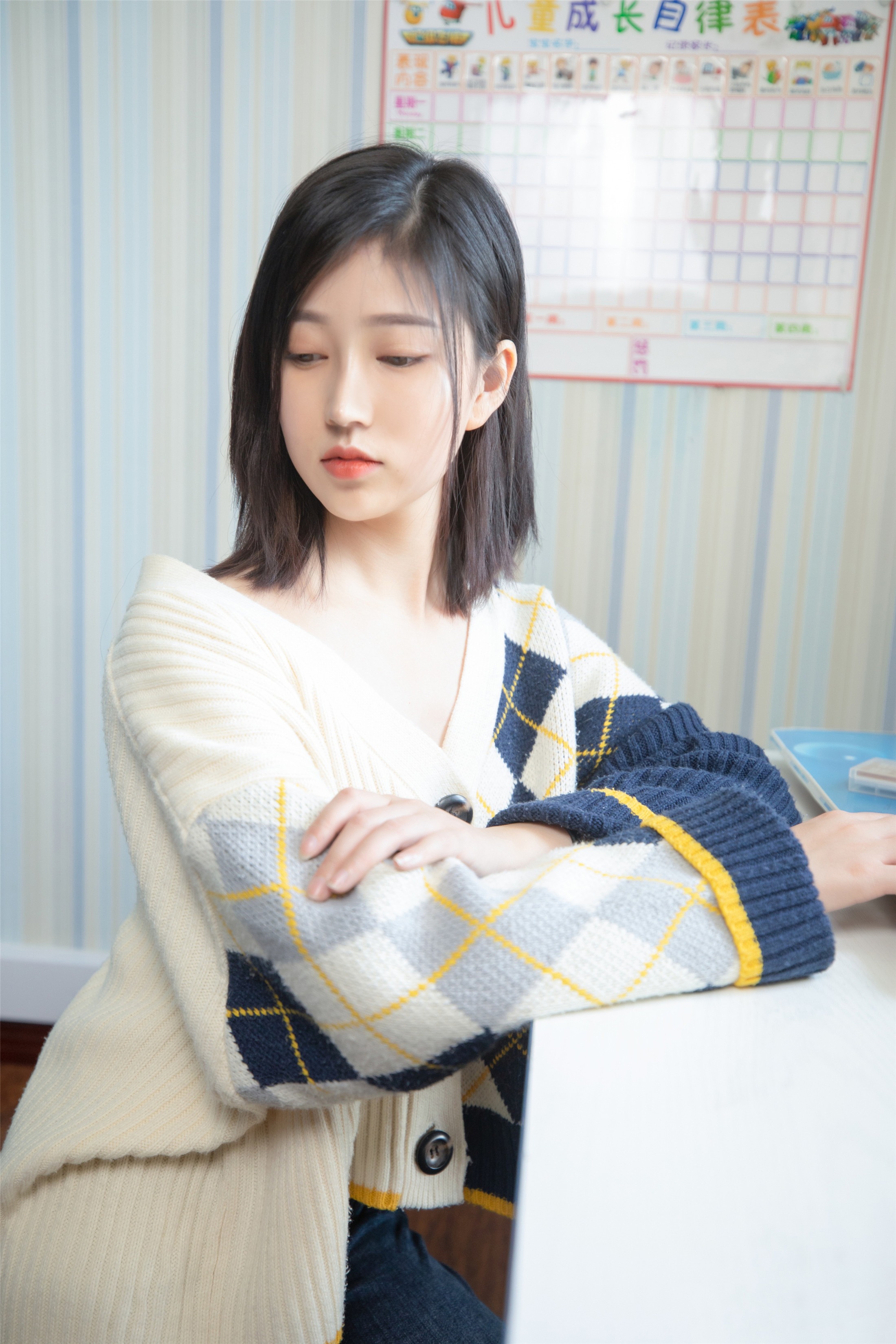 性感牛仔褲美女 白皙緊致的皮膚
