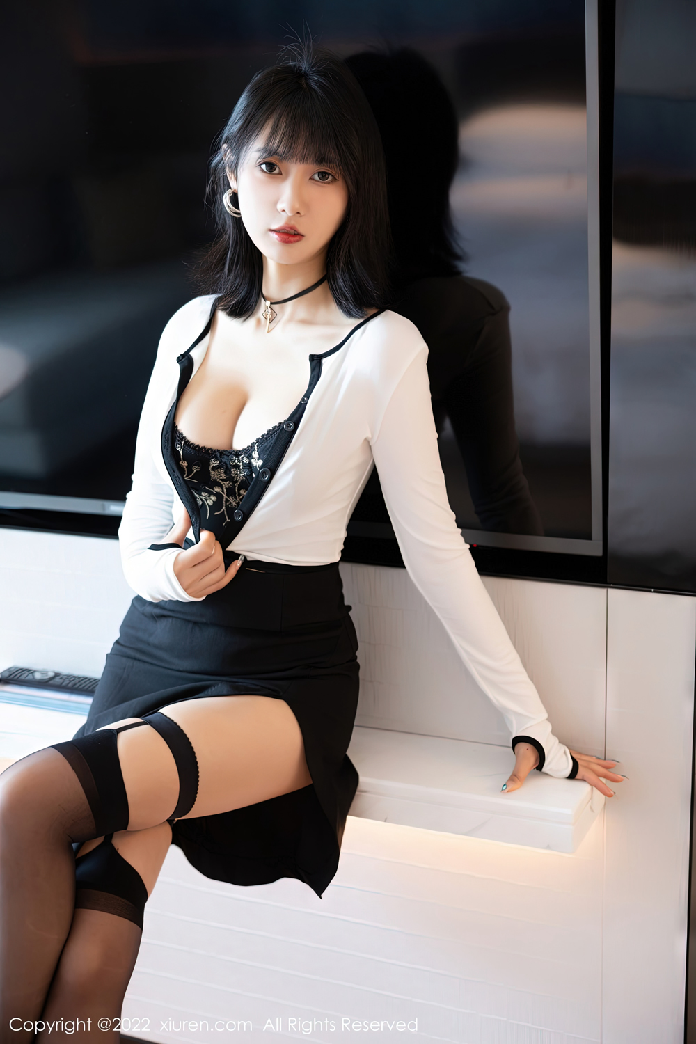 黑絲高跟美女