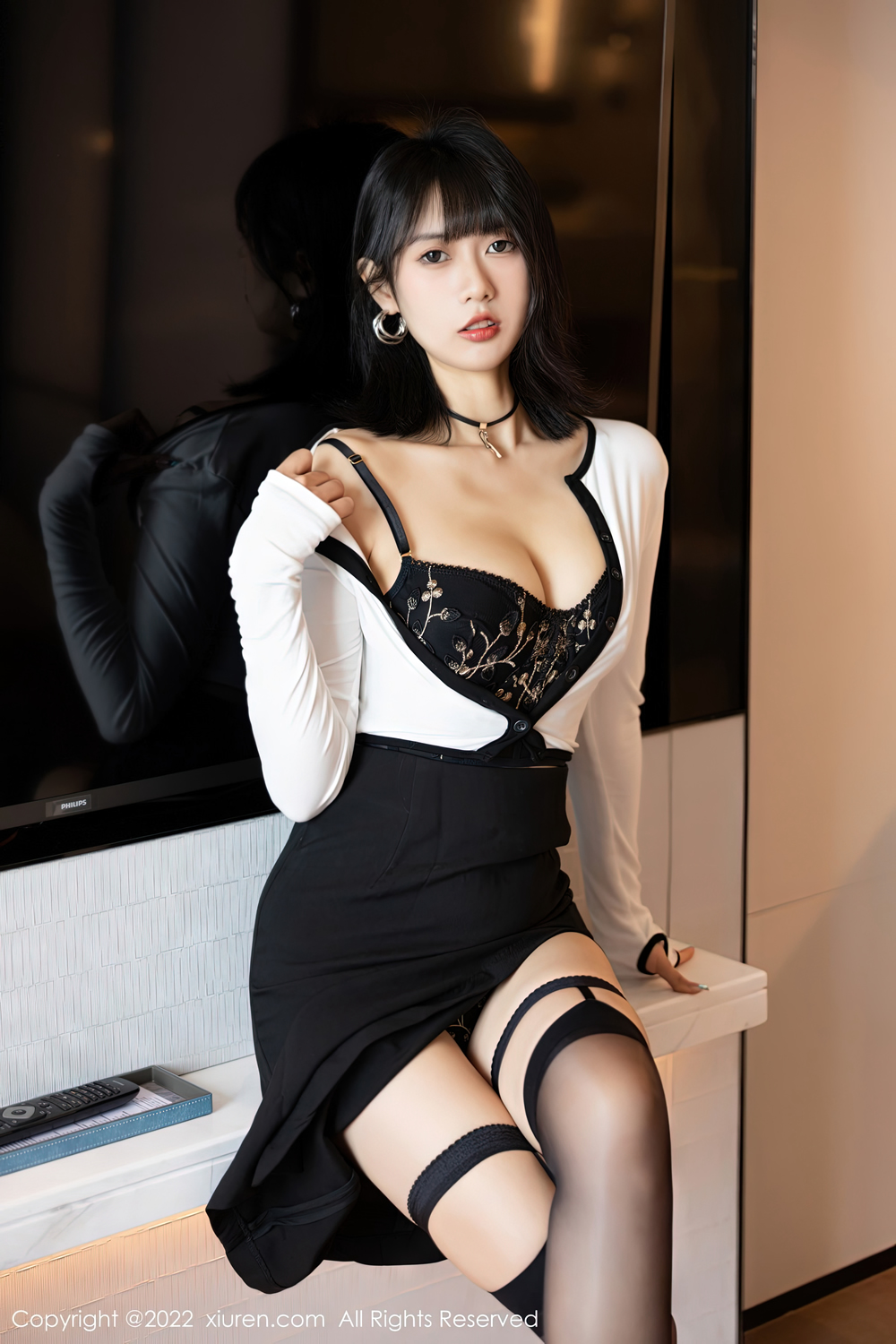 黑絲高跟美女
