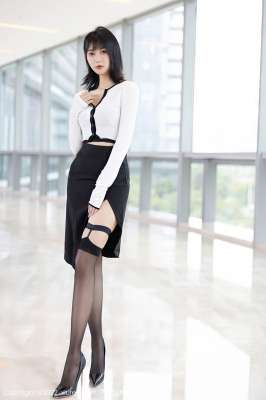 黑絲高跟美女