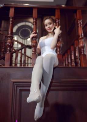 LEGBABY美腿寶貝，樓梯上的絲襪美女