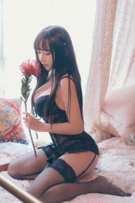情趣黑絲美女圖片