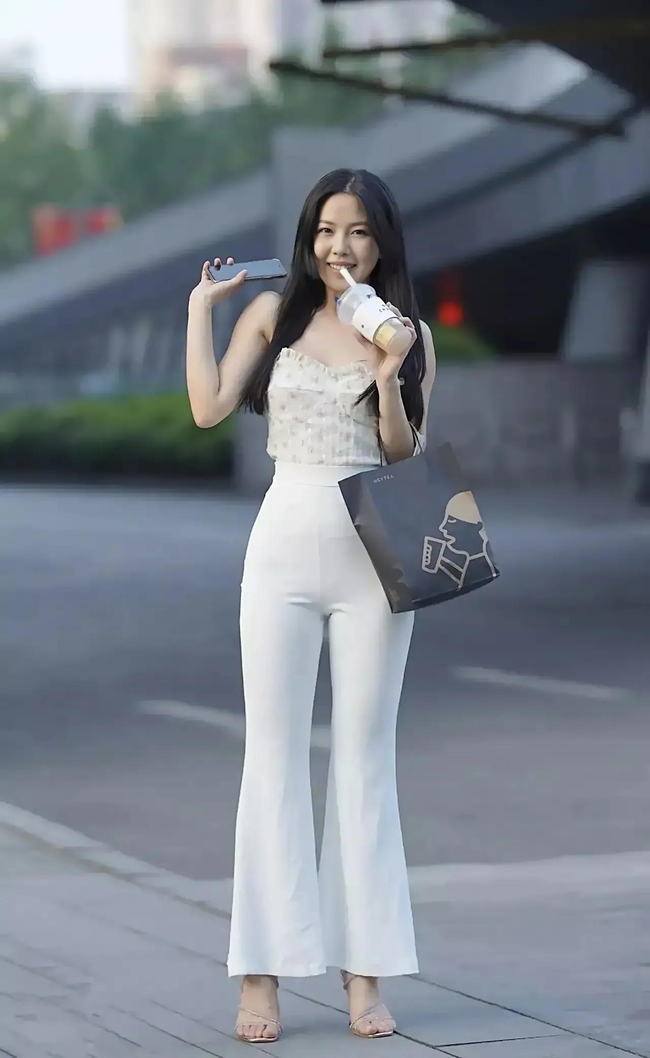 白色休閑褲