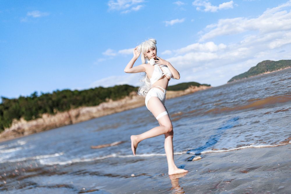 海邊嬌嫩白皙小美妞