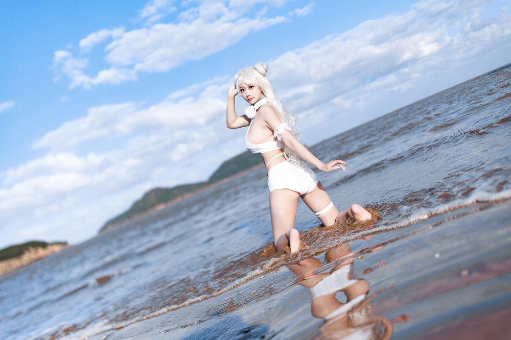 海邊嬌嫩白皙小美妞