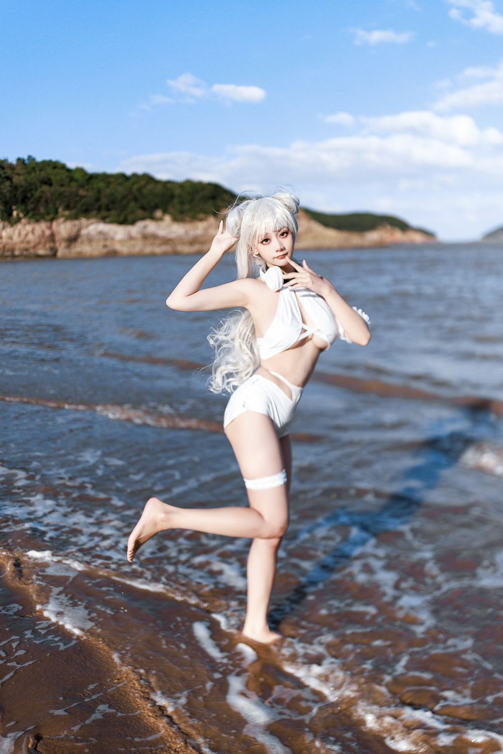海邊嬌嫩白皙小美妞