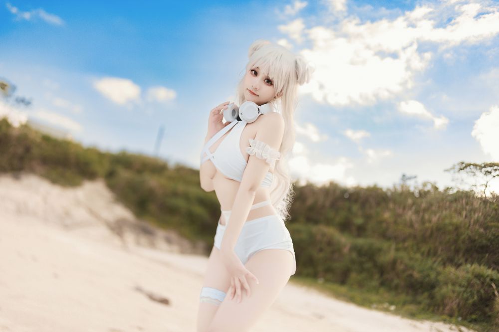 海邊嬌嫩白皙小美妞