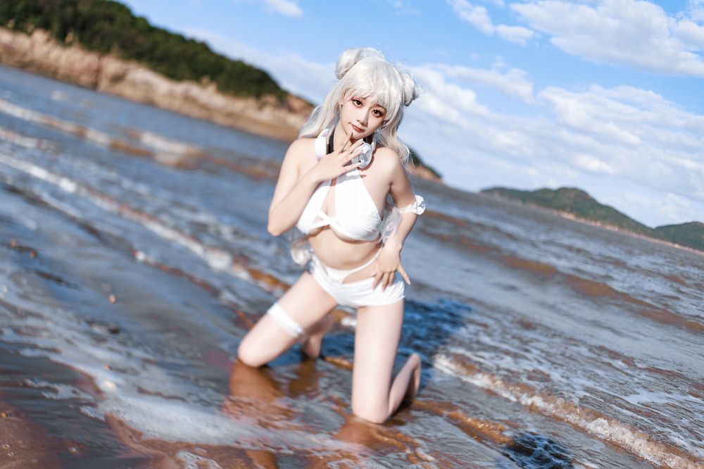 海邊嬌嫩白皙小美妞