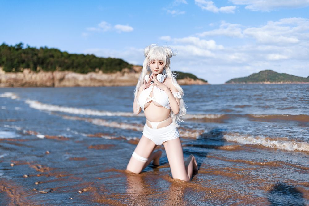 海邊嬌嫩白皙小美妞
