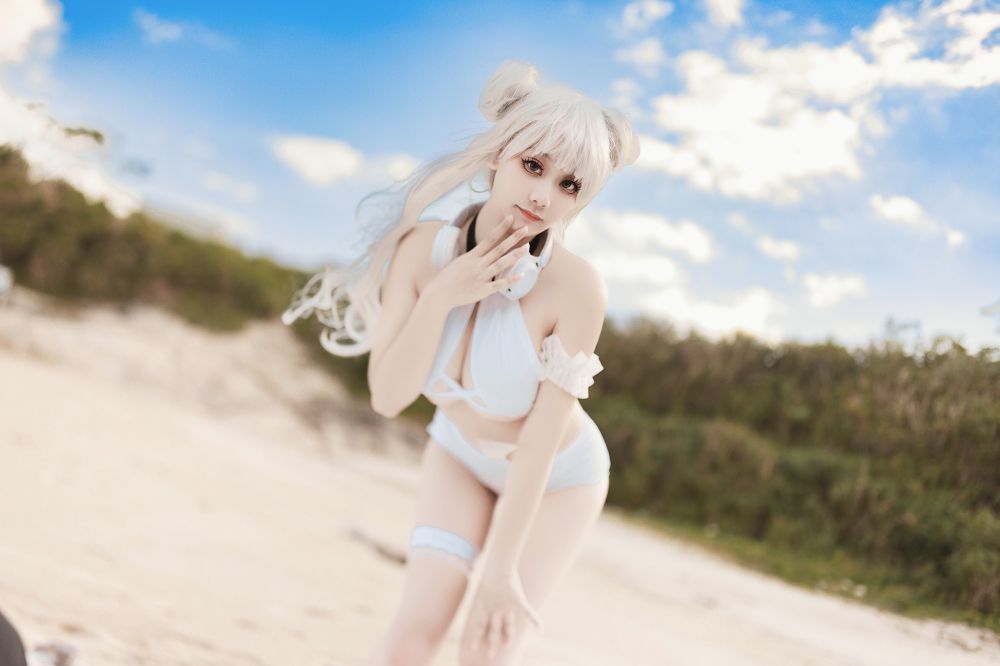 海邊嬌嫩白皙小美妞