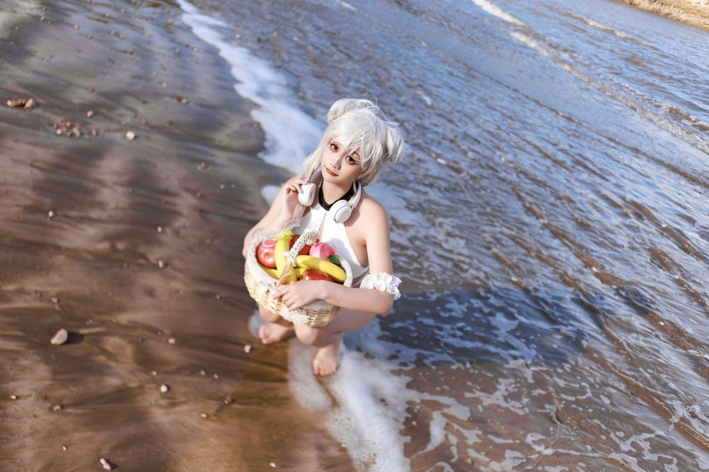 海邊嬌嫩白皙小美妞