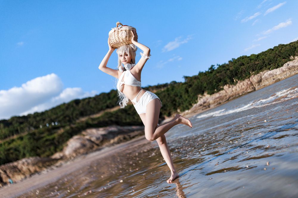 海邊嬌嫩白皙小美妞