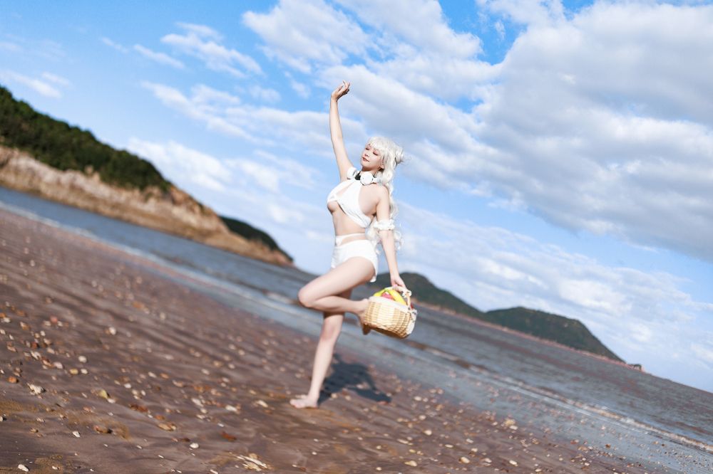 海邊嬌嫩白皙小美妞