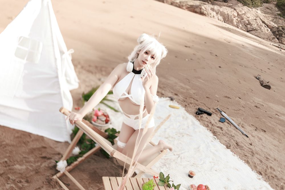 海邊嬌嫩白皙小美妞