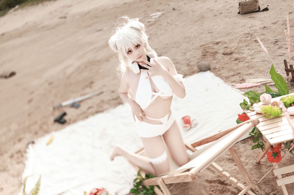 海邊嬌嫩白皙小美妞