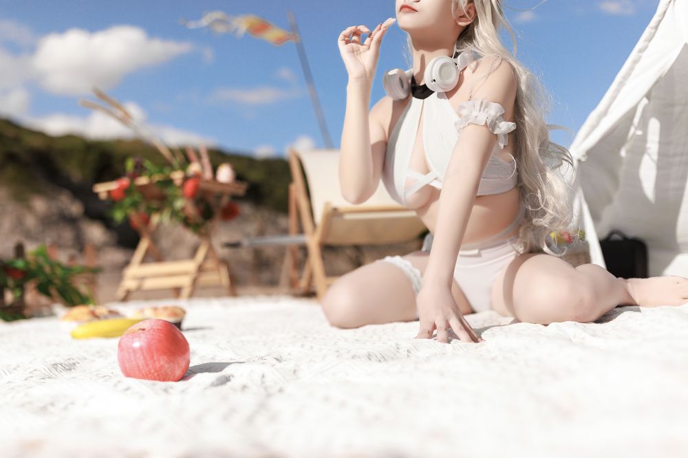 海邊嬌嫩白皙小美妞