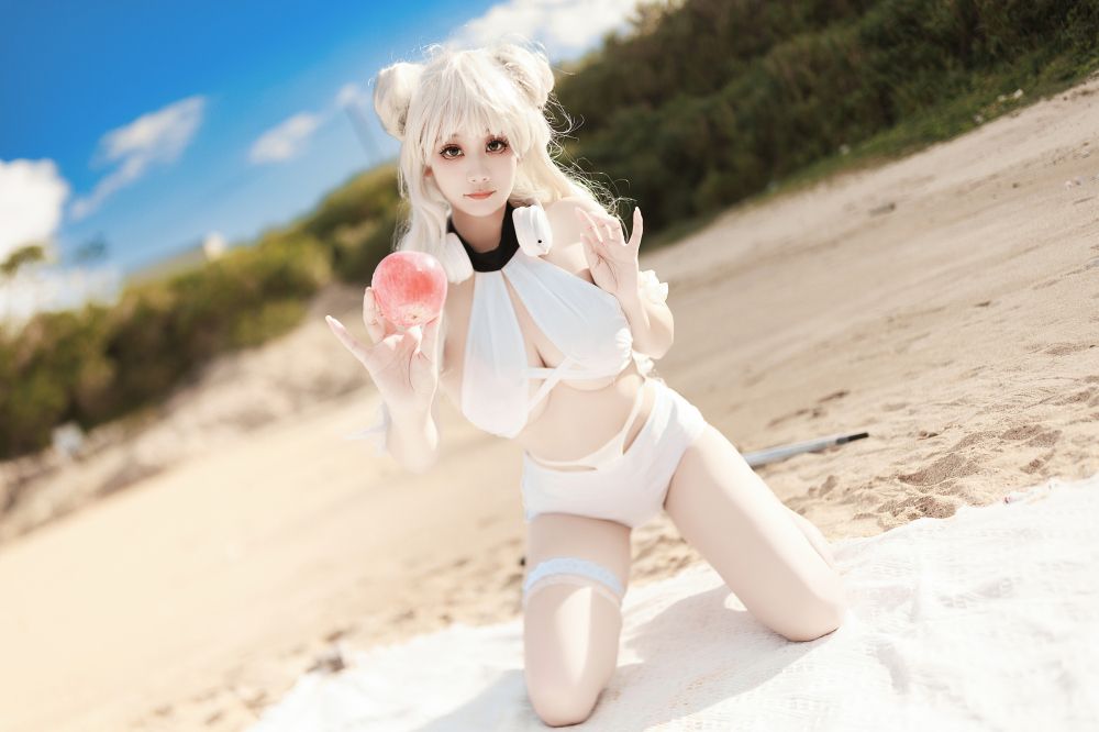 海邊嬌嫩白皙小美妞
