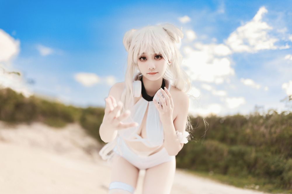 海邊嬌嫩白皙小美妞